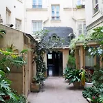Un Appart Chaleureux Et Simple Au Coeur Du 5E Arrondissement