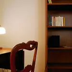 Un Appart Chaleureux Et Simple Au Coeur Du 5E Arrondissement